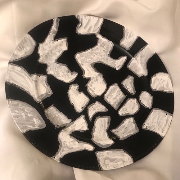 🖤🤍Hand Design Plate🤍🖤 - Picture 2 of 10